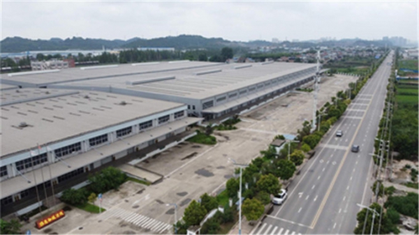 庫房展示（左）